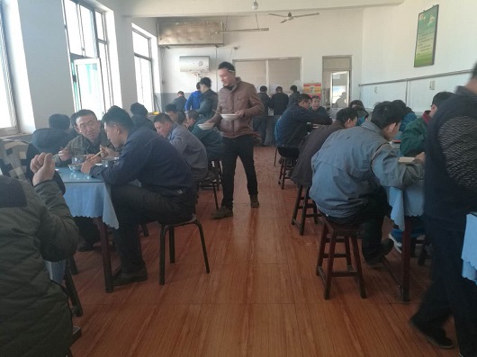 近日山西盛大鋼結(jié)構(gòu)食堂被吃貨們擠爆啦，到底是何美味？