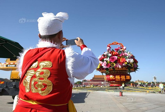 慶十一迎國慶，大型鋼結(jié)構(gòu)花籃亮相天安門廣場